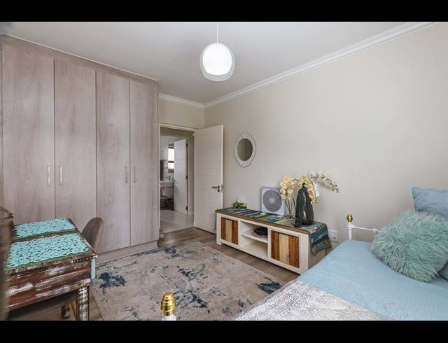 3 BEDROOM FREESTANDING TO LET IN SUNNINGDALE